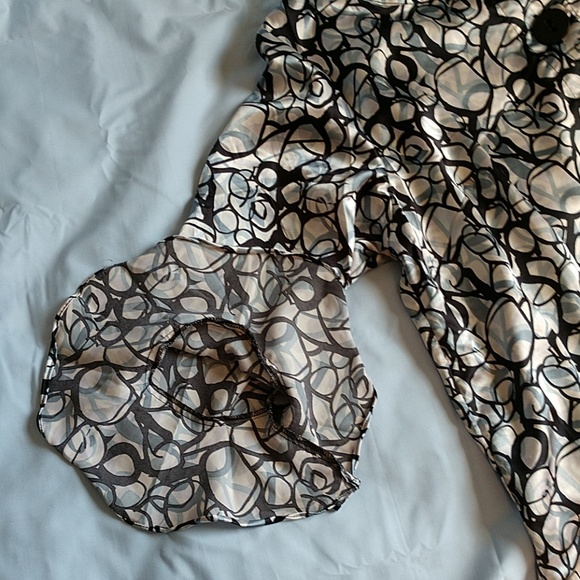 🩸SALE $6.00🩸Covington Big Button Black/Gray/Silver Blouse - Picture 8 of 8